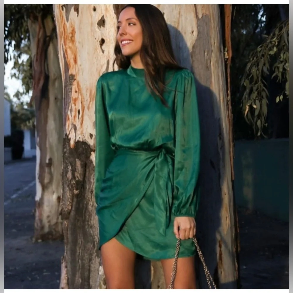 Green wrap dress 👗​ - Picture 2 of 8